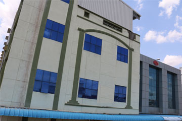 We take pride in our sophisticated manufacturing facilities that have enabled us in meeting the bulk requirements of our clients. We have a highly productive manufacturing plant that is spread in an area of 60,000 sq feet. It is outfitted with the latest and advanced machines and instruments that reduce work load and turn around time. We have 250 machines in our unit for efficient production of knitted garments. Making use of the above mentioned machines we have been able to reach the production capacity of 2,00,000 units per month.